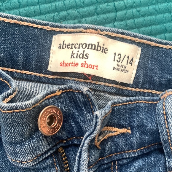 A&F Girls Jean Shorts - 13/14 - Picture 2 of 2